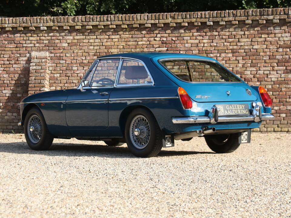 Immagine 2/50 di MG MGB GT (1971)