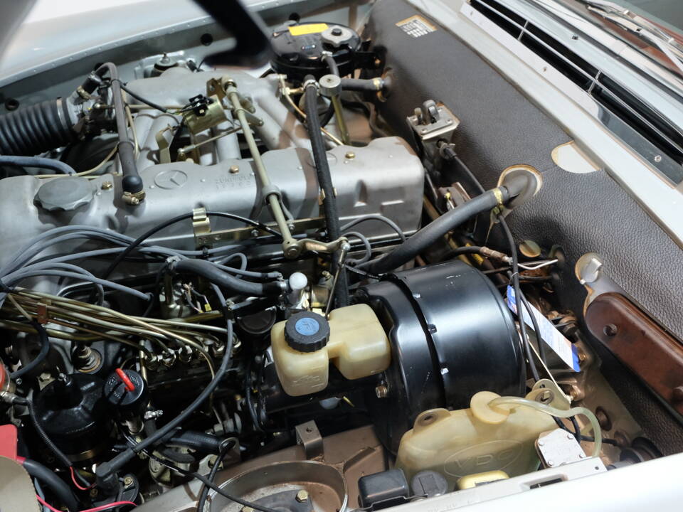 Image 32/35 of Mercedes-Benz 230 SL (1964)