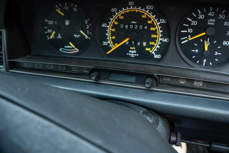 Image 40/50 of Mercedes-Benz 190 E 2.5-16 (1991)
