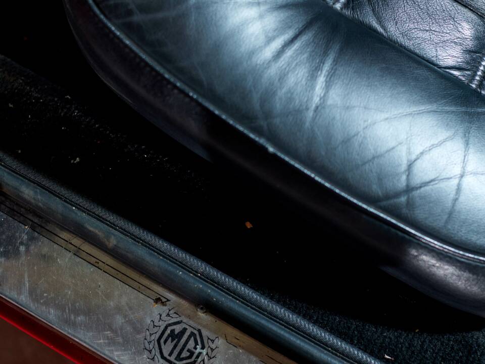 Image 25/27 of MG MGB GT (1972)