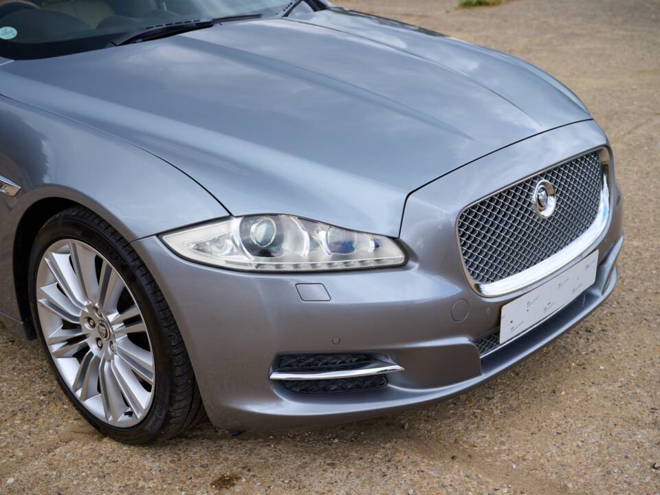Bild 21/50 von Jaguar XJ 5.0 (2010)