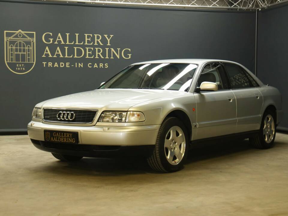 Immagine 1/50 di Audi A8 4.2 quattro (1995)