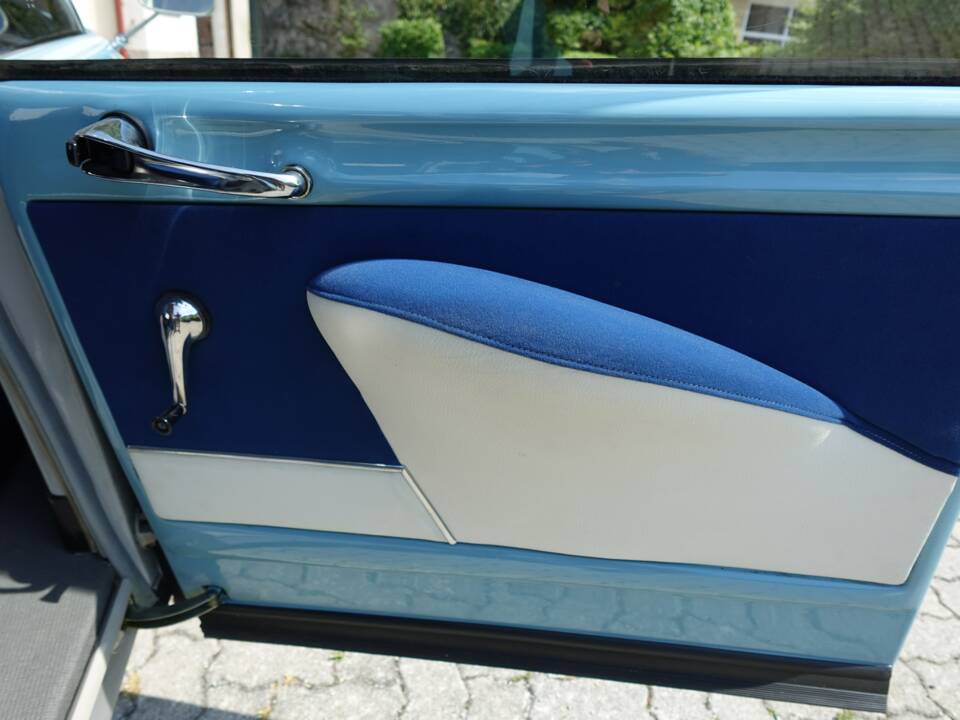 Image 25/47 of Citroën DS 23 Break (1972)