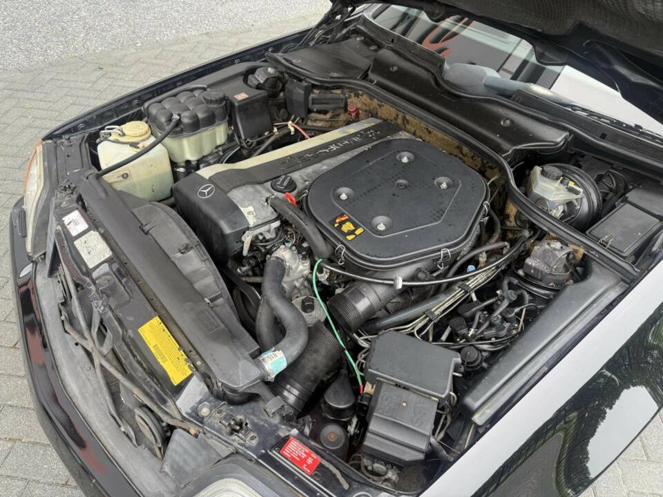 Image 30/44 of Mercedes-Benz 300 SL (1991)