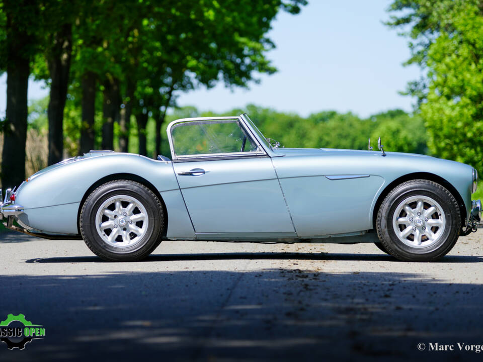 Image 23/51 of Austin-Healey 100&#x2F;6 (BN4) (1958)