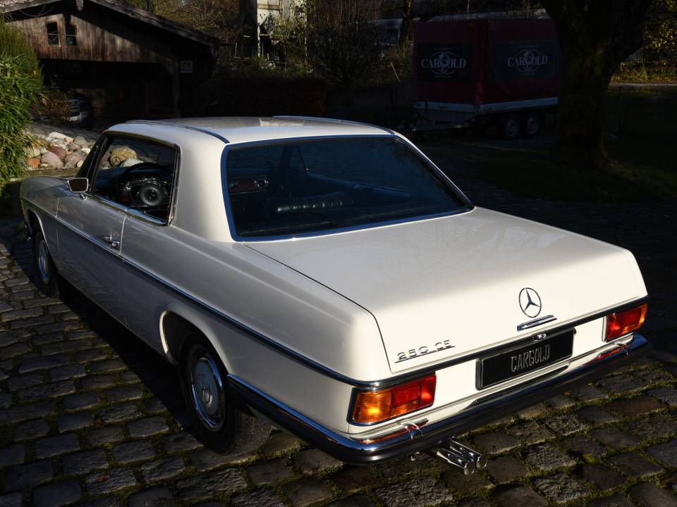 Image 5/24 of Mercedes-Benz 250 CE (1971)