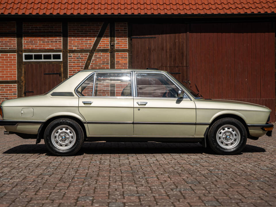 Image 13/46 of BMW 525 (1978)