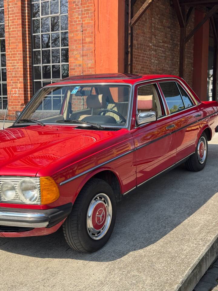 Afbeelding 64/65 van Mercedes-Benz 200 D (1982)