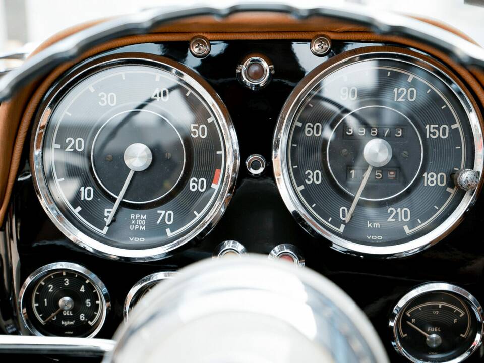 Image 35/42 of Mercedes-Benz 190 SL (1961)