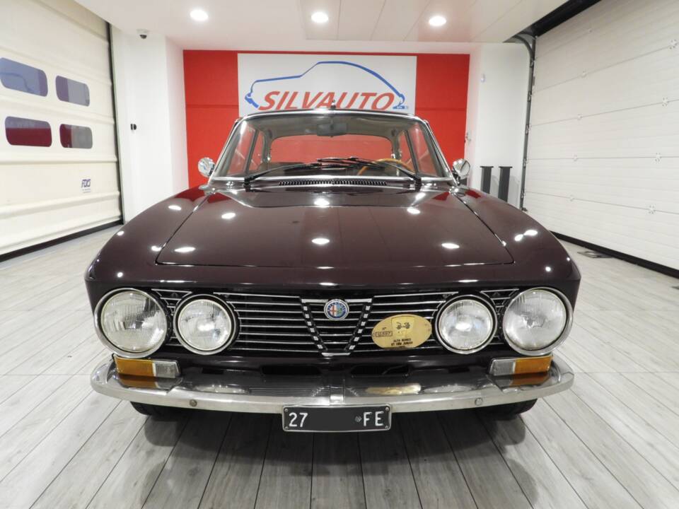 Afbeelding 2/15 van Alfa Romeo Giulia GT 1300 Junior (1975)