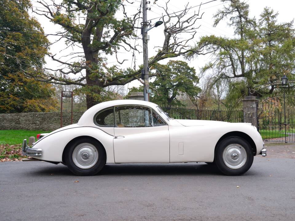 Image 8/28 of Jaguar XK 140 FHC (1955)