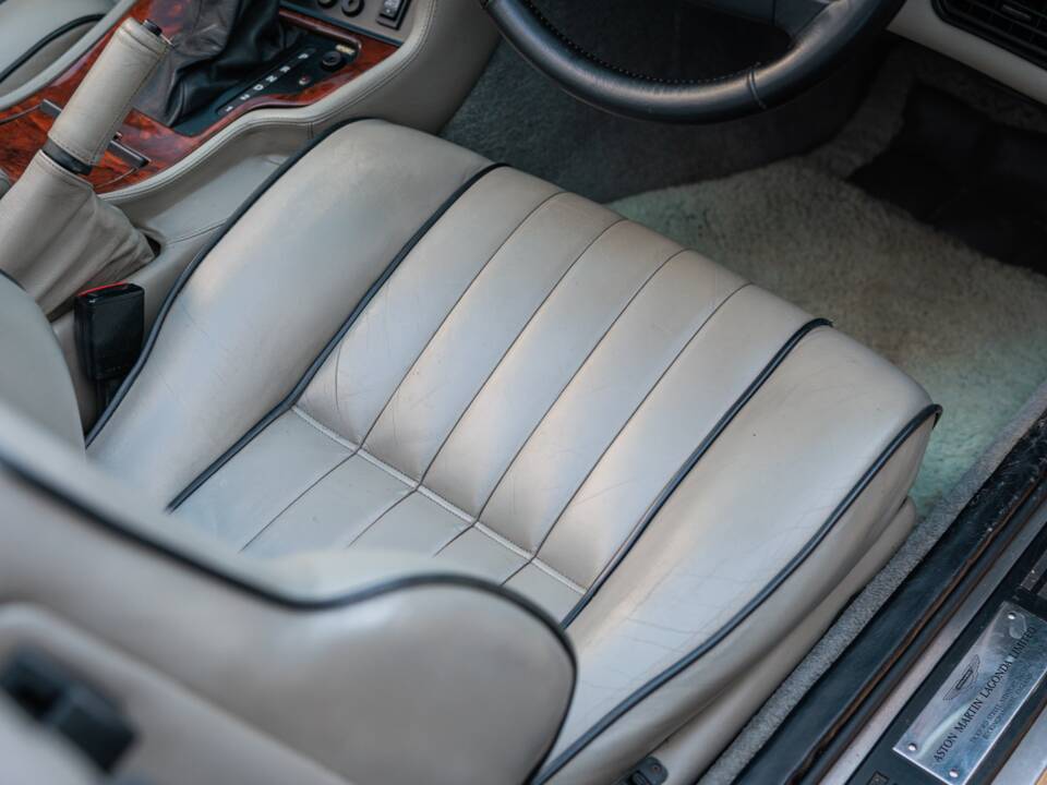 Imagen 37/50 de Aston Martin Virage Volante (1994)