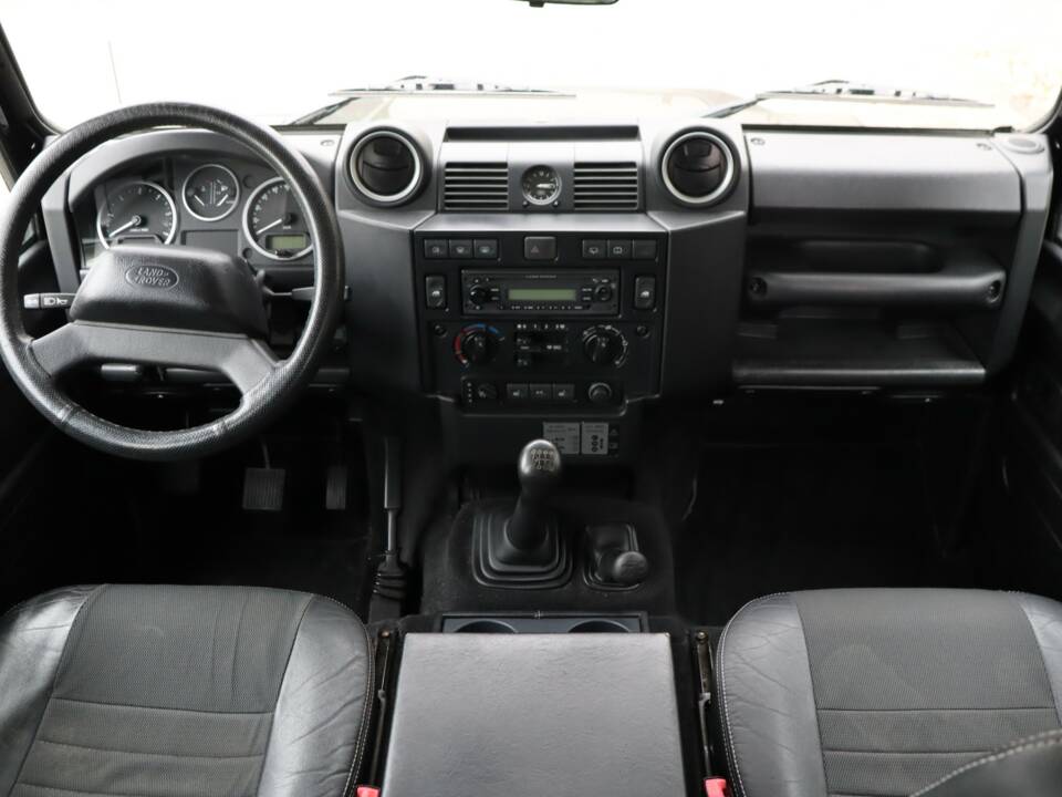 Bild 7/50 von Land Rover Defender 130 Double Cab (2007)