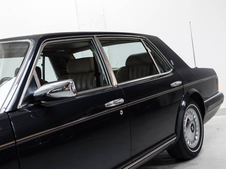Image 27/32 de Rolls-Royce New Silver Spur (1996)