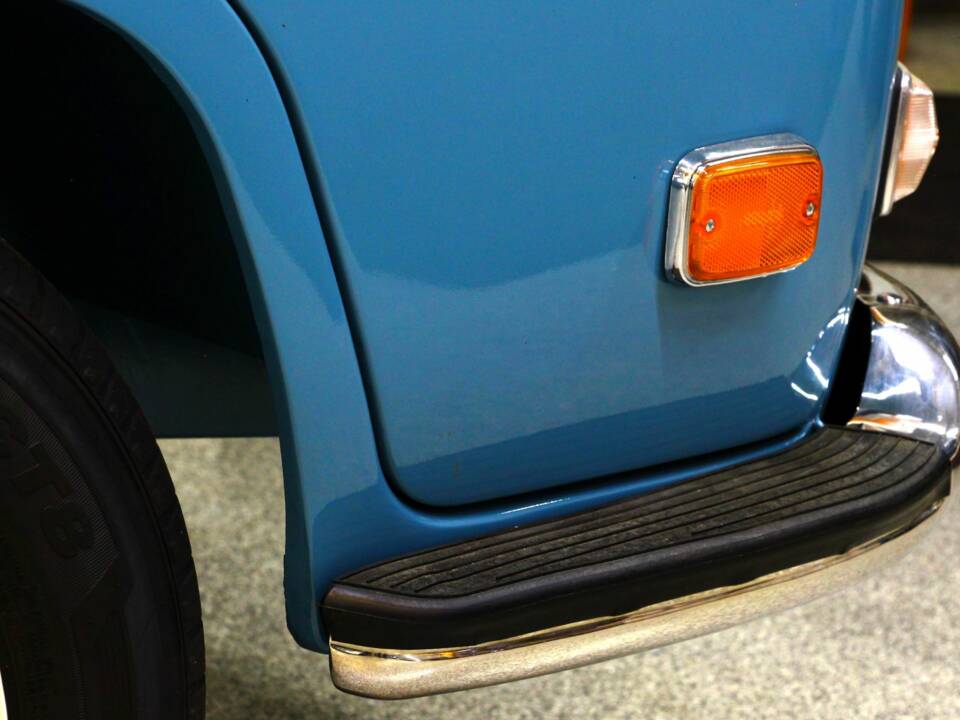 Image 20/33 of Volkswagen T2a minibus (1970)
