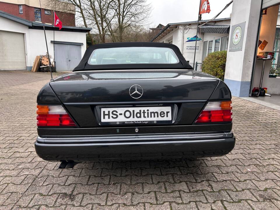 Afbeelding 2/7 van Mercedes-Benz 300 CE-24 (1993)