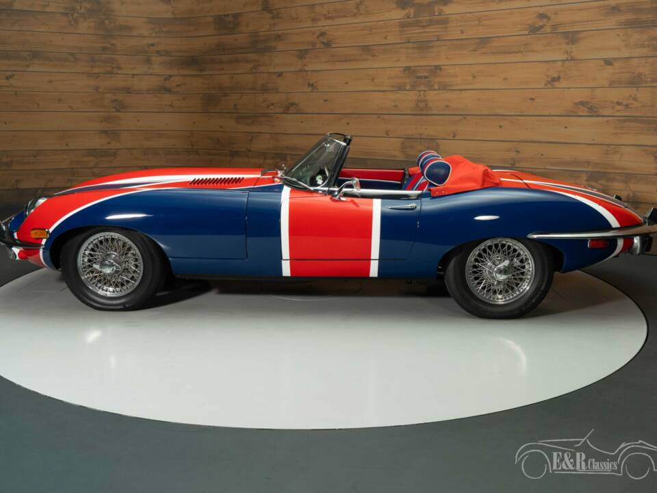 Image 7/8 de Jaguar E-Type (1970)