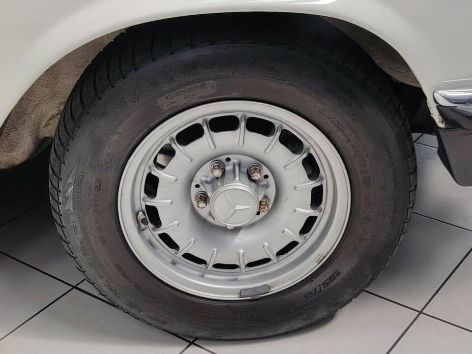 Image 27/53 of Mercedes-Benz 280 SL (1981)