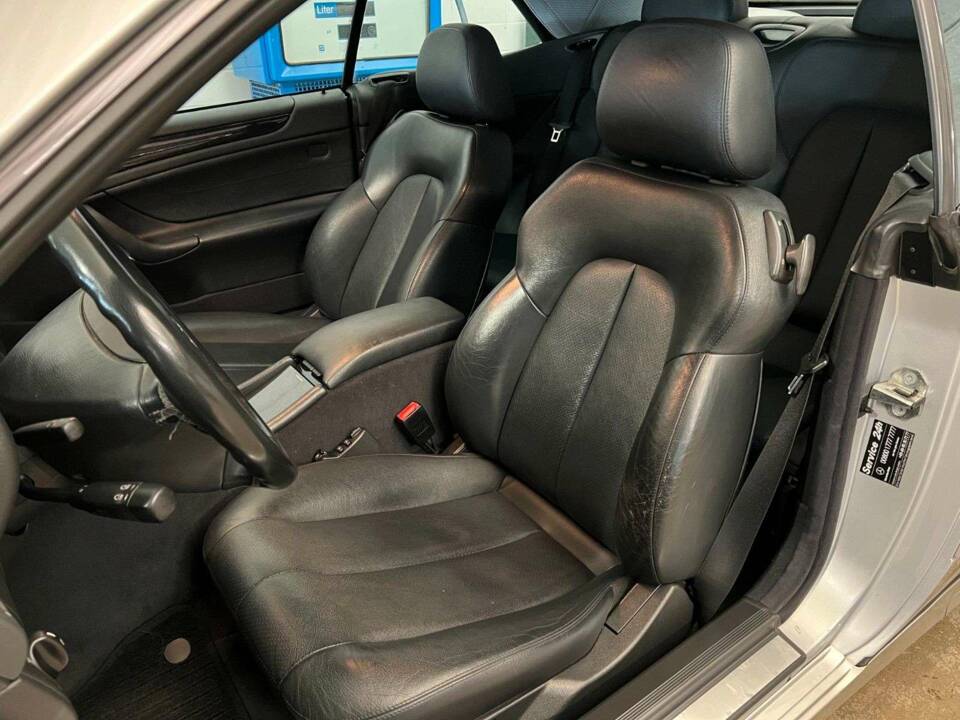 Imagen 7/20 de Mercedes-Benz CLK 230 Kompressor (2001)