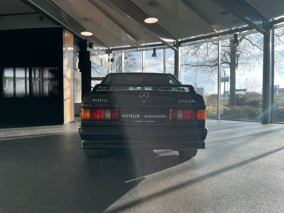 Bild 10/22 von Mercedes-Benz 190 E 2.5-16 (1990)