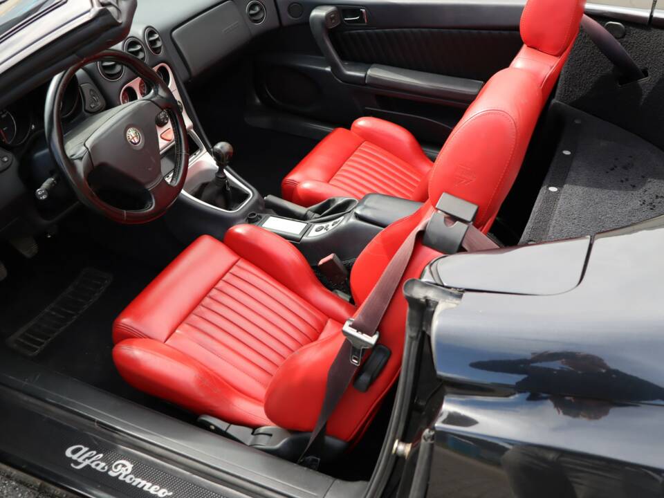 Image 33/50 of Alfa Romeo Spider 3.0 V6 24V (2001)