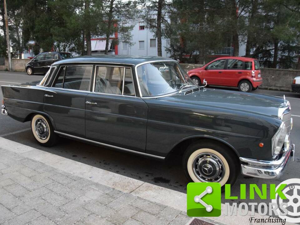 Immagine 1/10 di Mercedes-Benz 220 SE b (1960)