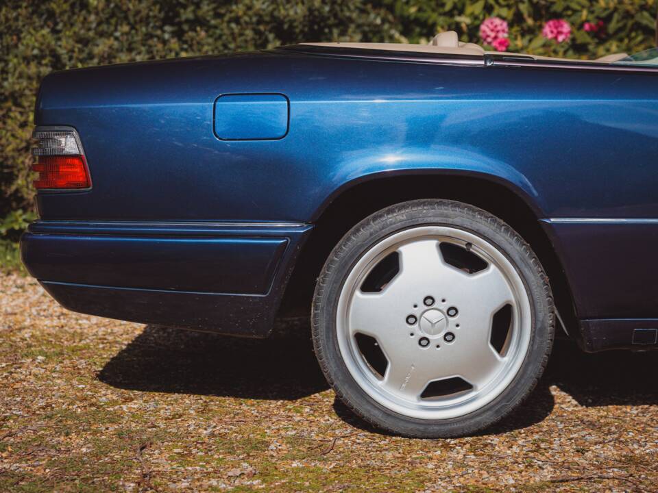 Imagen 19/41 de Mercedes-Benz E 220 (1995)