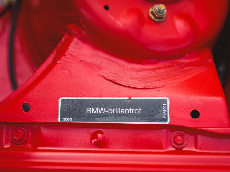 Image 22/34 of BMW 318i (1993)