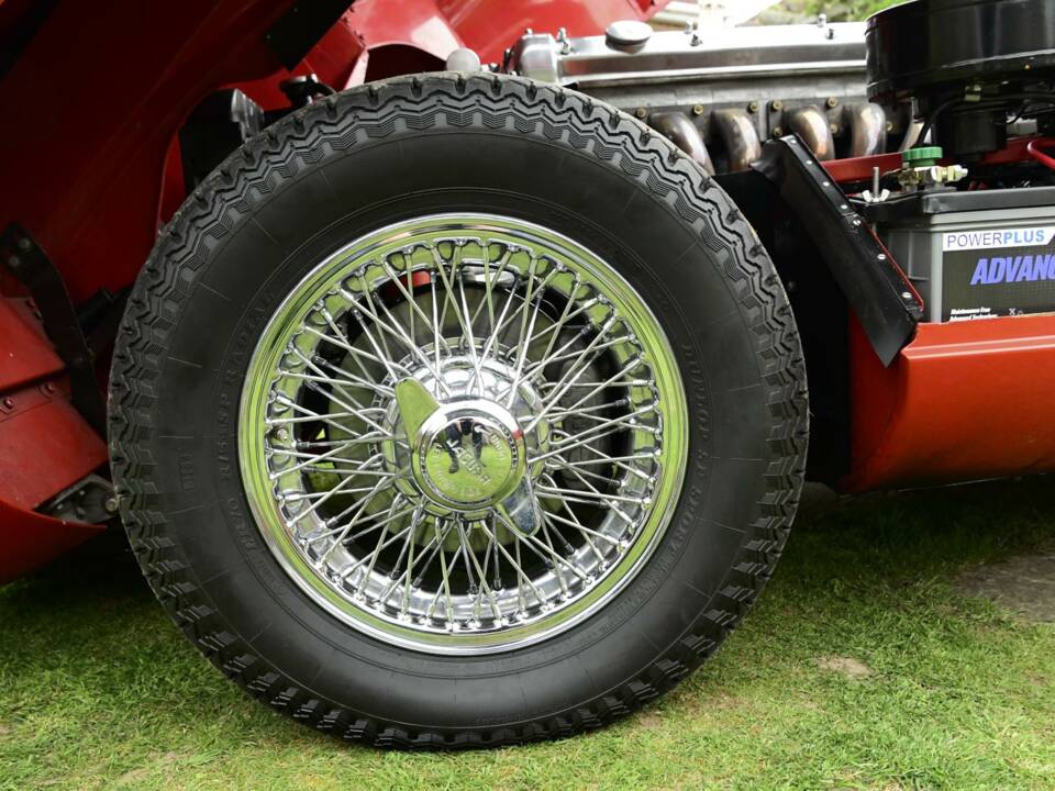 Image 38/50 de Jaguar E-Type (1968)
