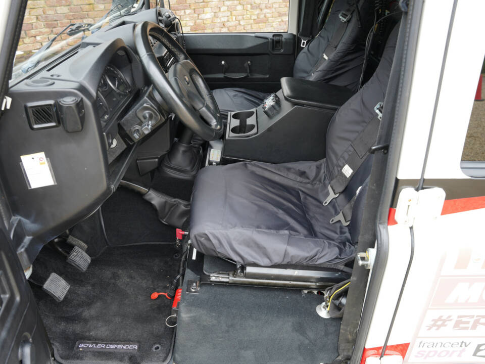 Image 19/50 of Land Rover Defender 110 (2010)