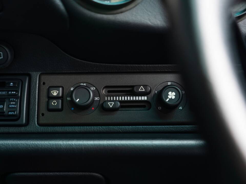 Image 28/60 of Porsche 911 Targa (1996)