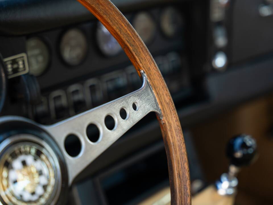 Image 29/78 de Jaguar E-Type (1969)