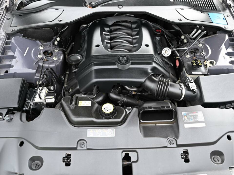 Image 25/50 de Jaguar XJ 8 4.2 (2009)