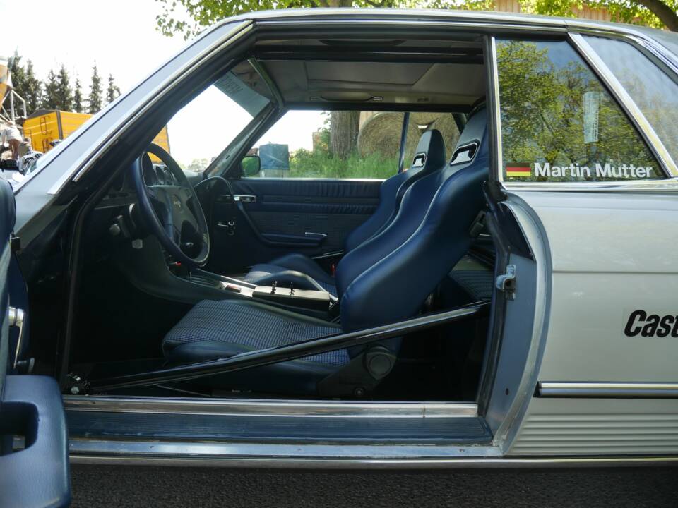 Image 22/26 of Mercedes-Benz 450 SLC (1900)