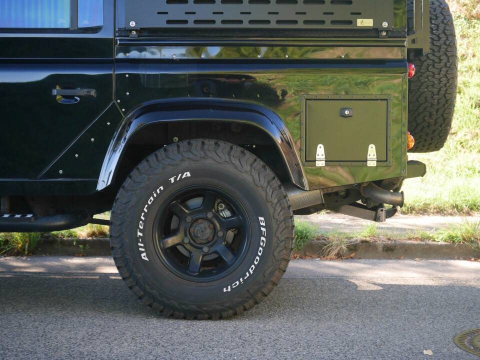 Image 7/50 of Land Rover Defender 110 (1900)