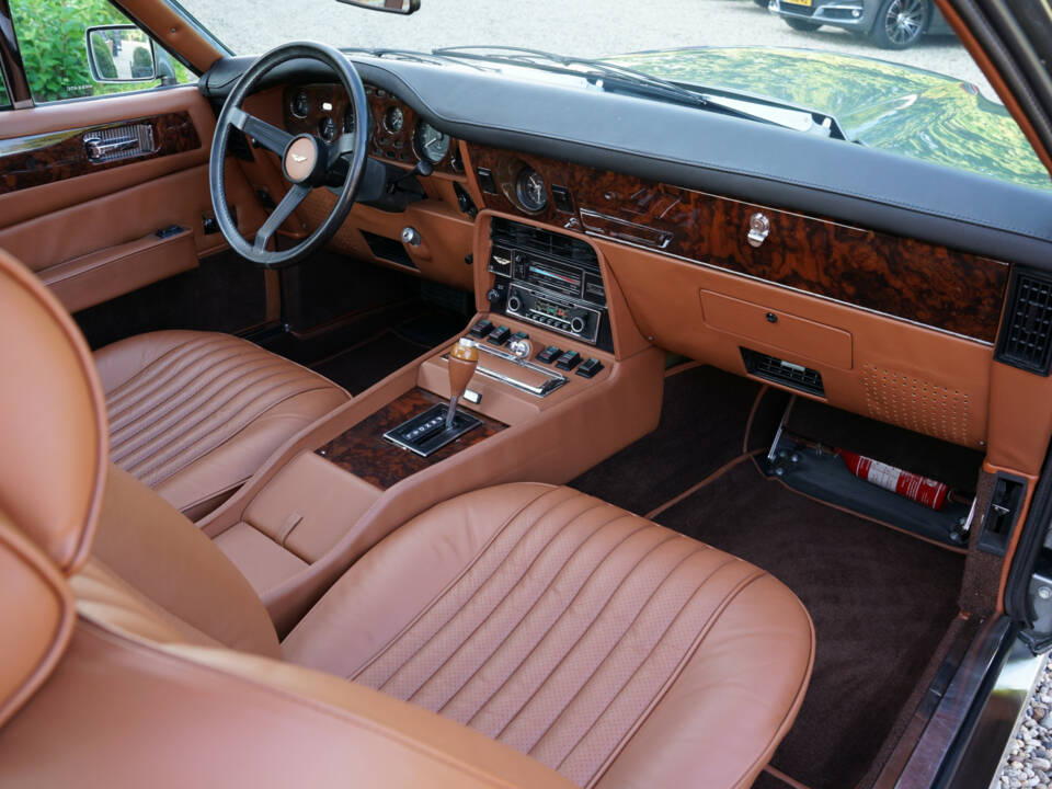 Afbeelding 50/50 van Aston Martin V8 Vantage (1980)