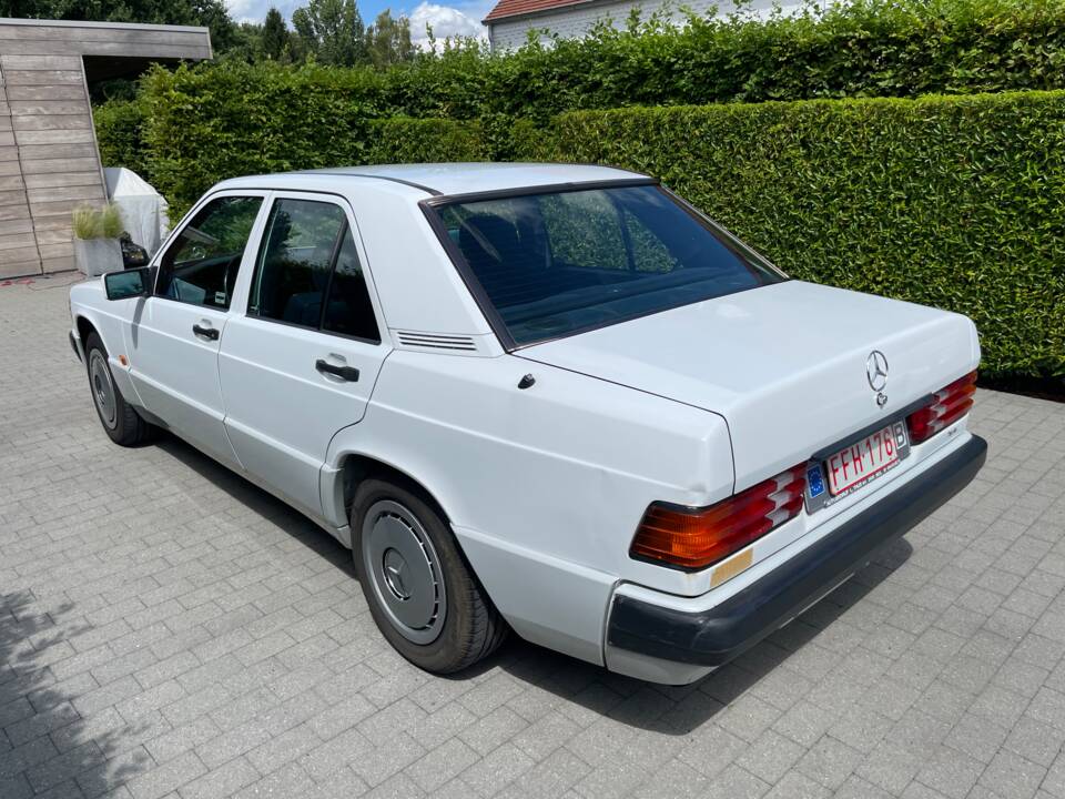 Image 5/57 of Mercedes-Benz 190 D 2.5 (1992)