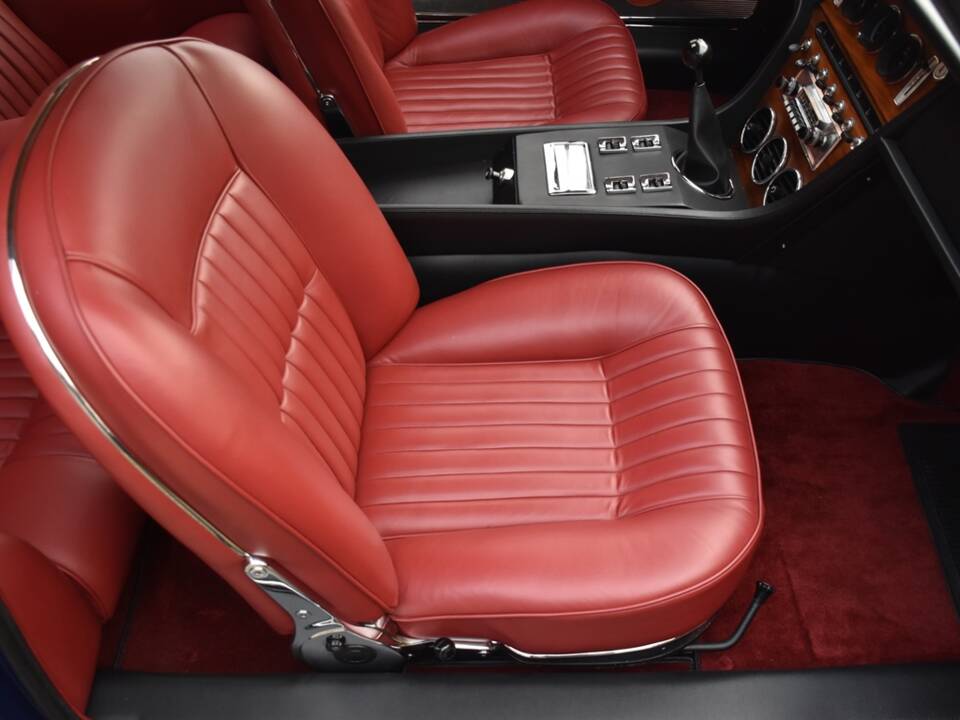 Image 35/55 of Ferrari 365 GT 2+2 (1968)