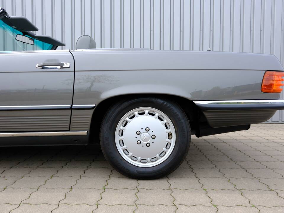 Image 55/97 de Mercedes-Benz 560 SL (1987)
