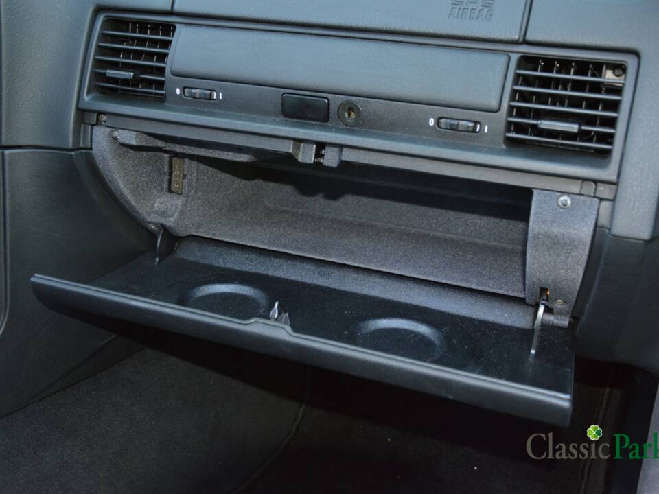 Image 34/50 de BMW 323i (1998)