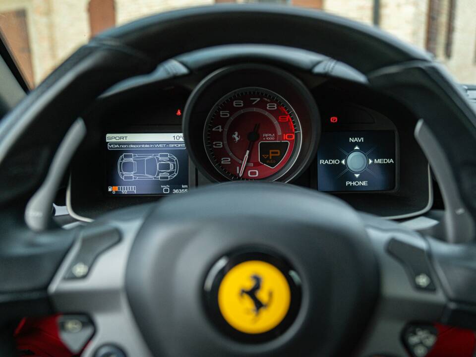 Image 49/50 of Ferrari F12berlinetta (2013)
