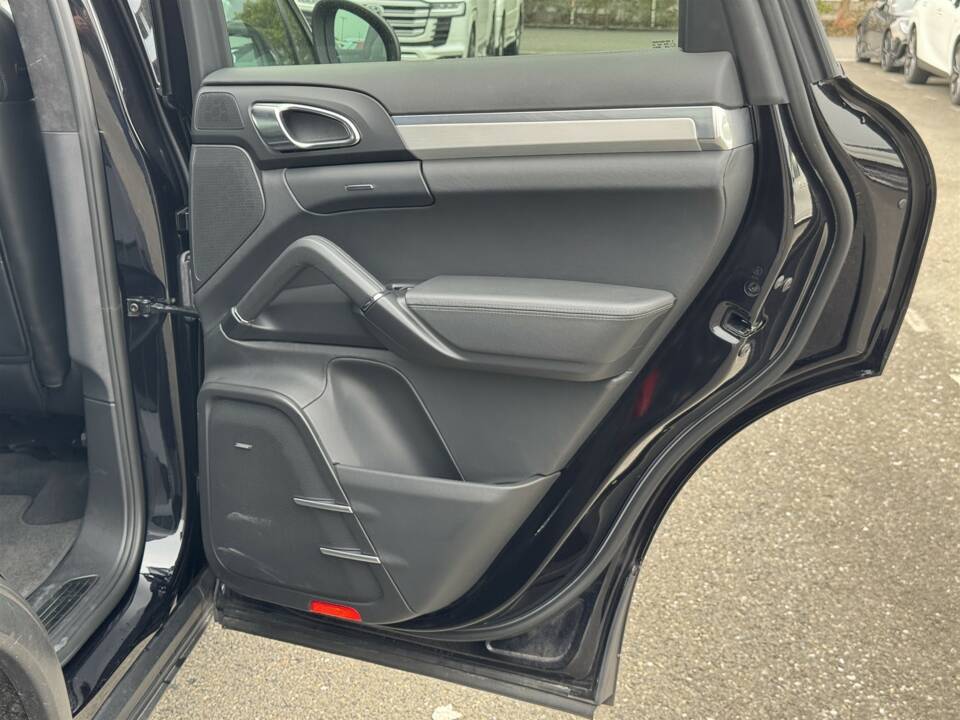 Bild 32/63 von Porsche Cayenne Turbo (2010)