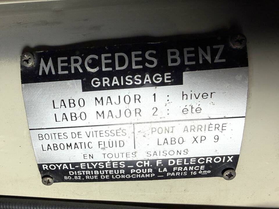 Image 14/18 of Mercedes-Benz 220 SE b (1962)