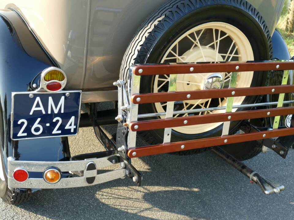 Image 11/15 of Ford Model A Tudor Sedan (1930)