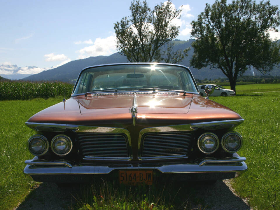 Image 1/20 of Imperial Crown Sedan (1962)