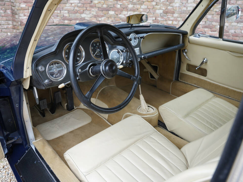 Image 3/50 of Aston Martin DB 2&#x2F;4 Mk III (1959)