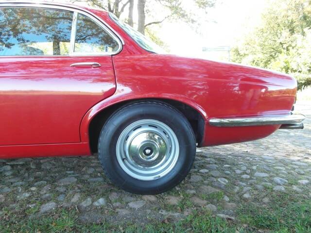 Image 43/52 of Jaguar XJ 6 2.8 (1971)
