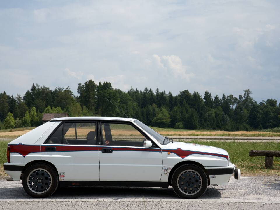 Image 6/47 of Lancia Delta HF Integrale (1988)