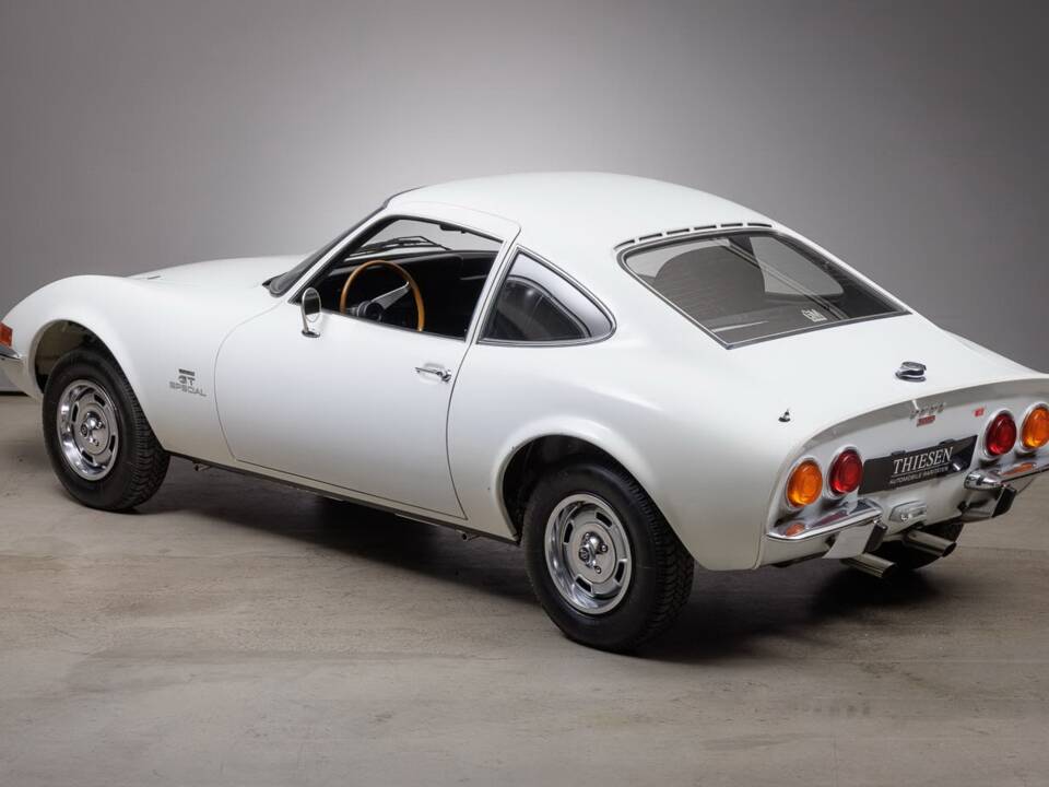 Image 13/34 of Opel GT 1900 (1969)