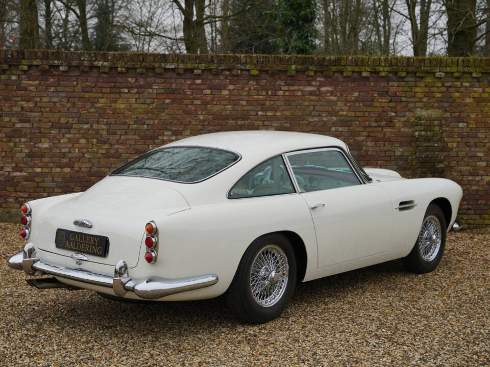 Image 25/50 de Aston Martin DB 4 (1961)